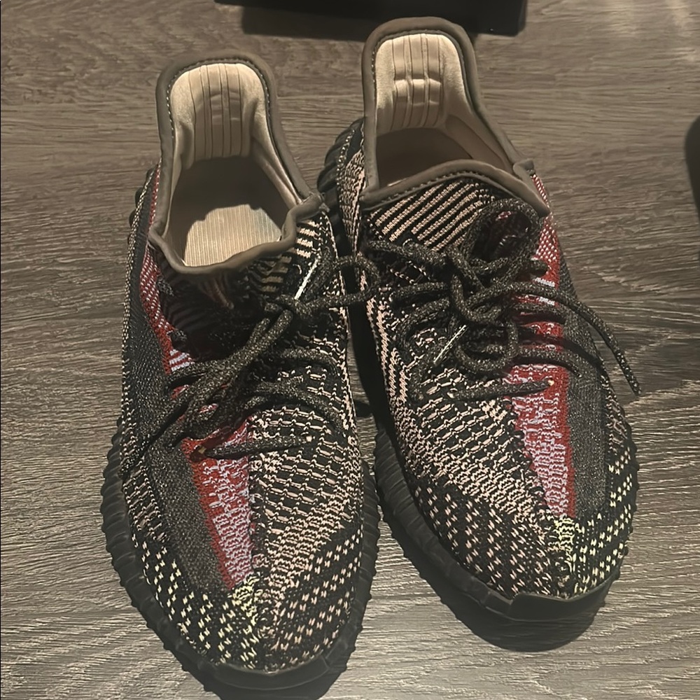 Yeezy yecheil sneaker